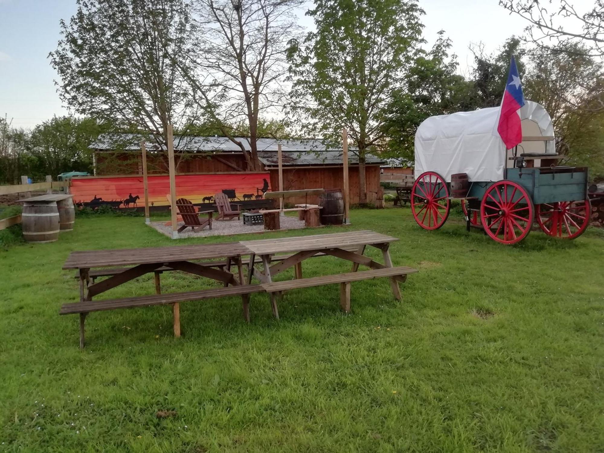 La Valise A Cheval Bed & Breakfast Mezieres-sur-Ponthouin ภายนอก รูปภาพ