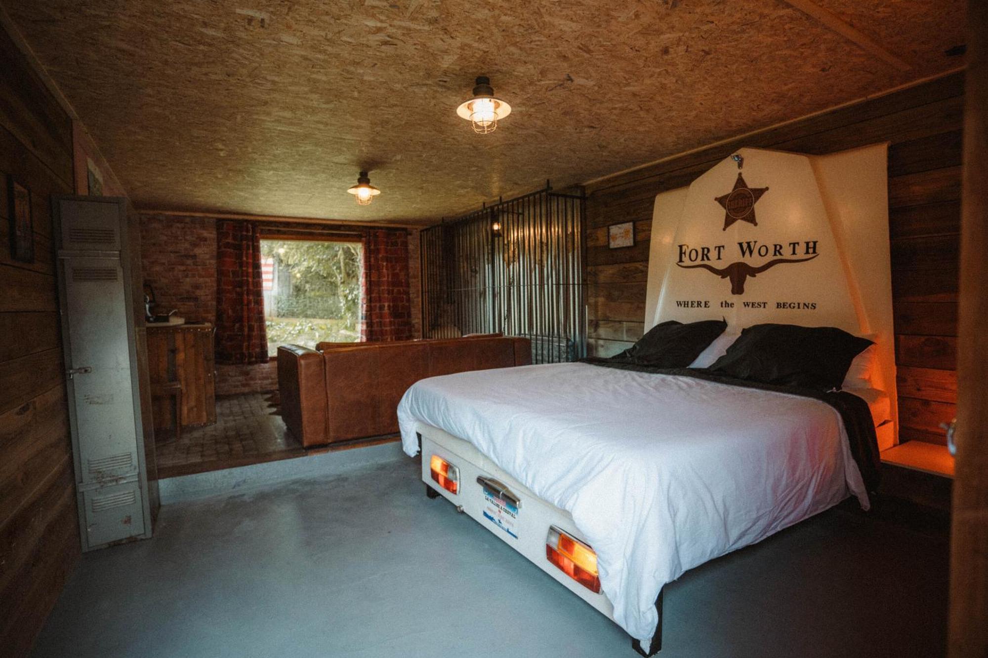 La Valise A Cheval Bed & Breakfast Mezieres-sur-Ponthouin ห้อง รูปภาพ