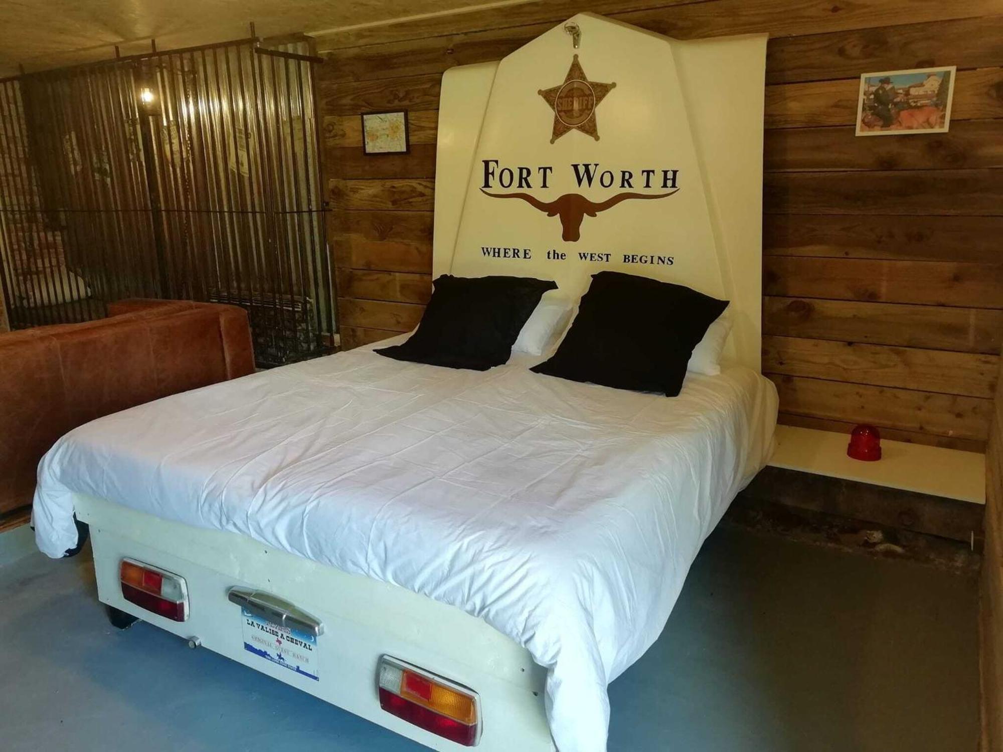 La Valise A Cheval Bed & Breakfast Mezieres-sur-Ponthouin ภายนอก รูปภาพ